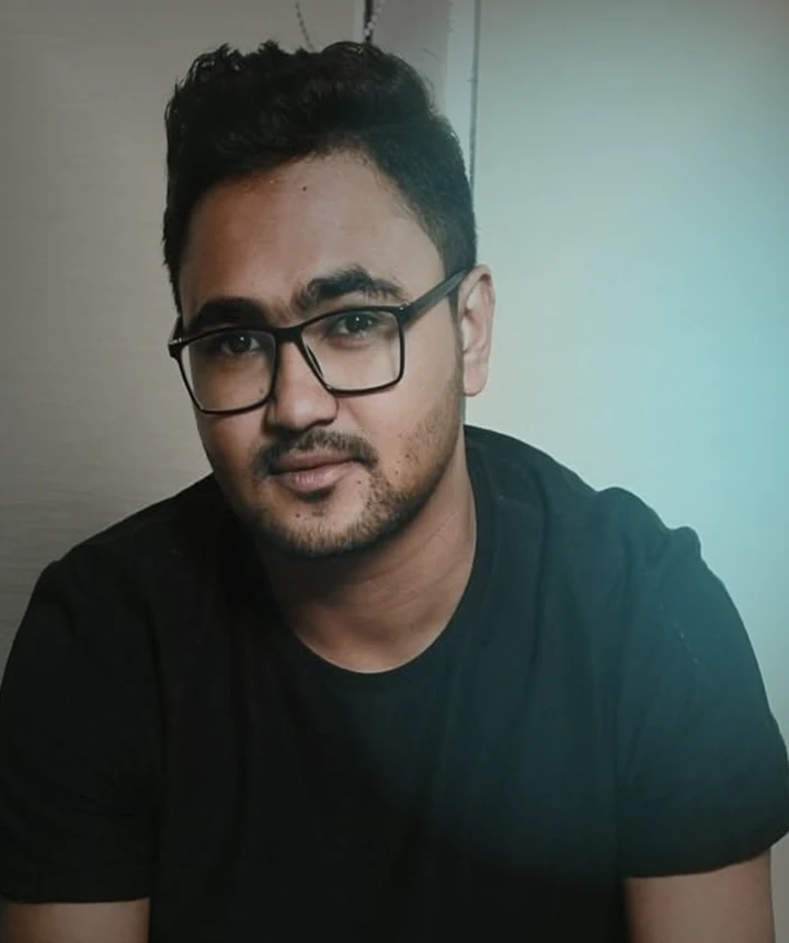 Rakib Shaikh teaching digital marketing at AWEBZONE